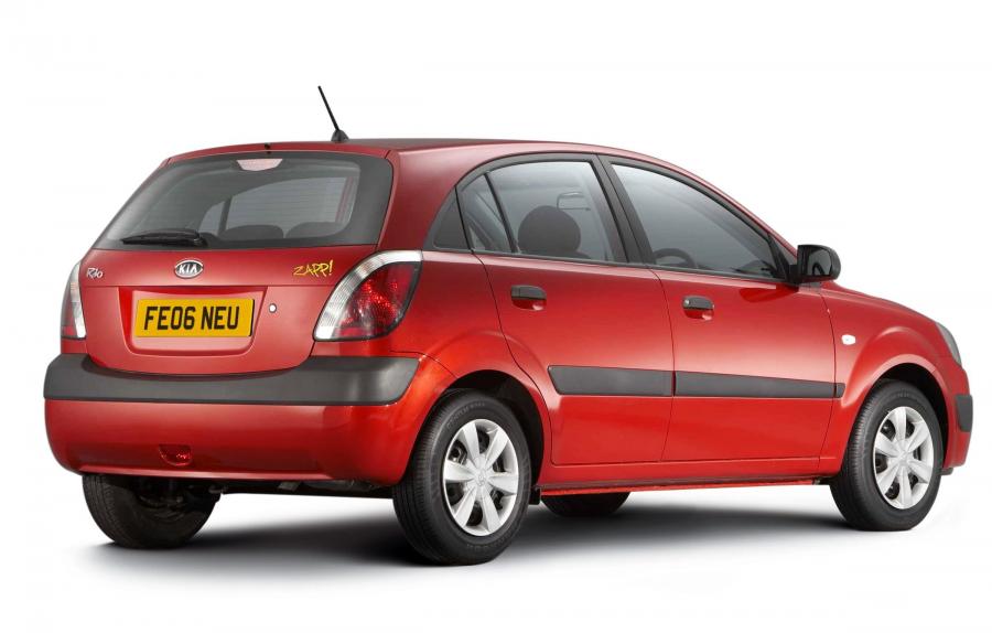  Kia Rio Hatchback 2005 года  (фото 2 из 39)